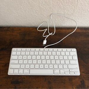 APPLE Wired Keyboard A1242